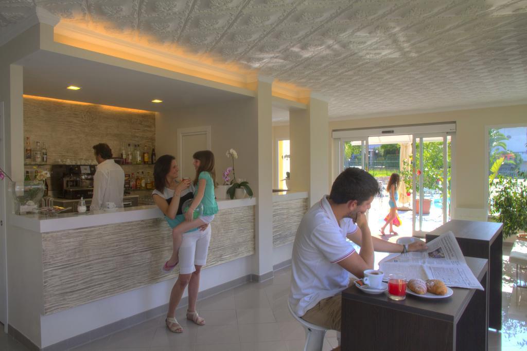 Hotel Casella Pietra Ligure Εξωτερικό φωτογραφία