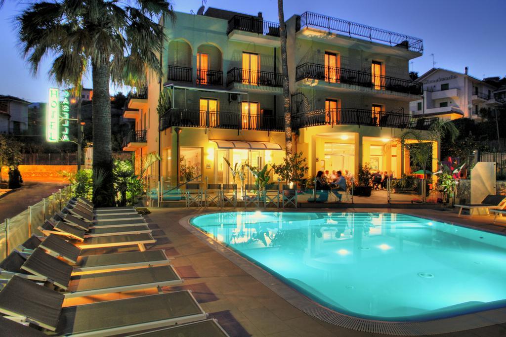 Hotel Casella Pietra Ligure Εξωτερικό φωτογραφία
